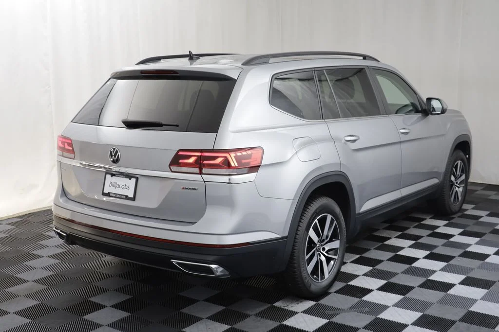Certified Used 2022 Pyrite Silver Metallic Volkswagen 2.0T SE image 18