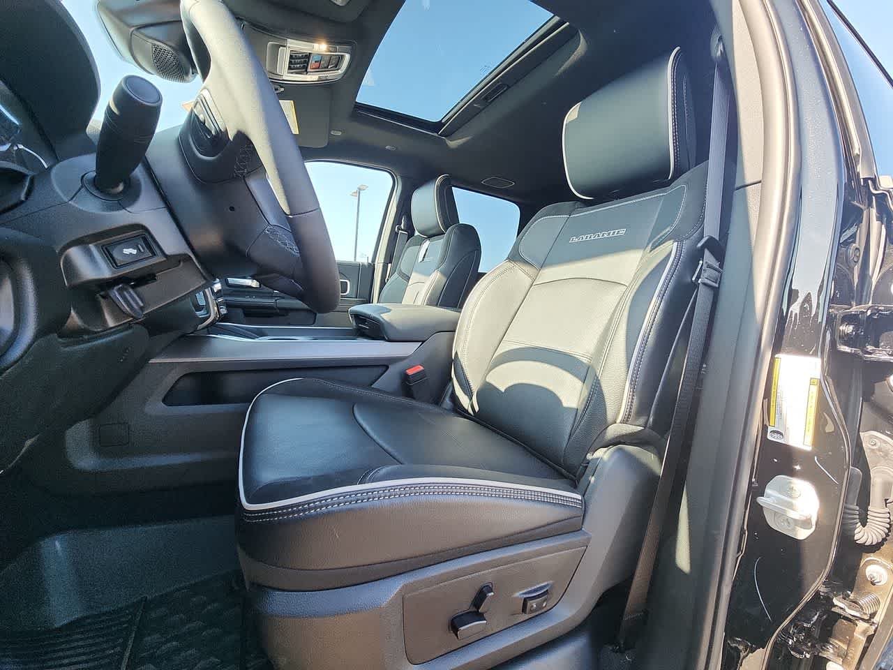 New 2026 Diamond Black Crystal Pearl-Coat Exterior Paint RAM Laramie image 14