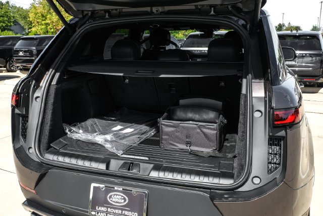 New 2027 Charente Grey Land Rover SE image 58