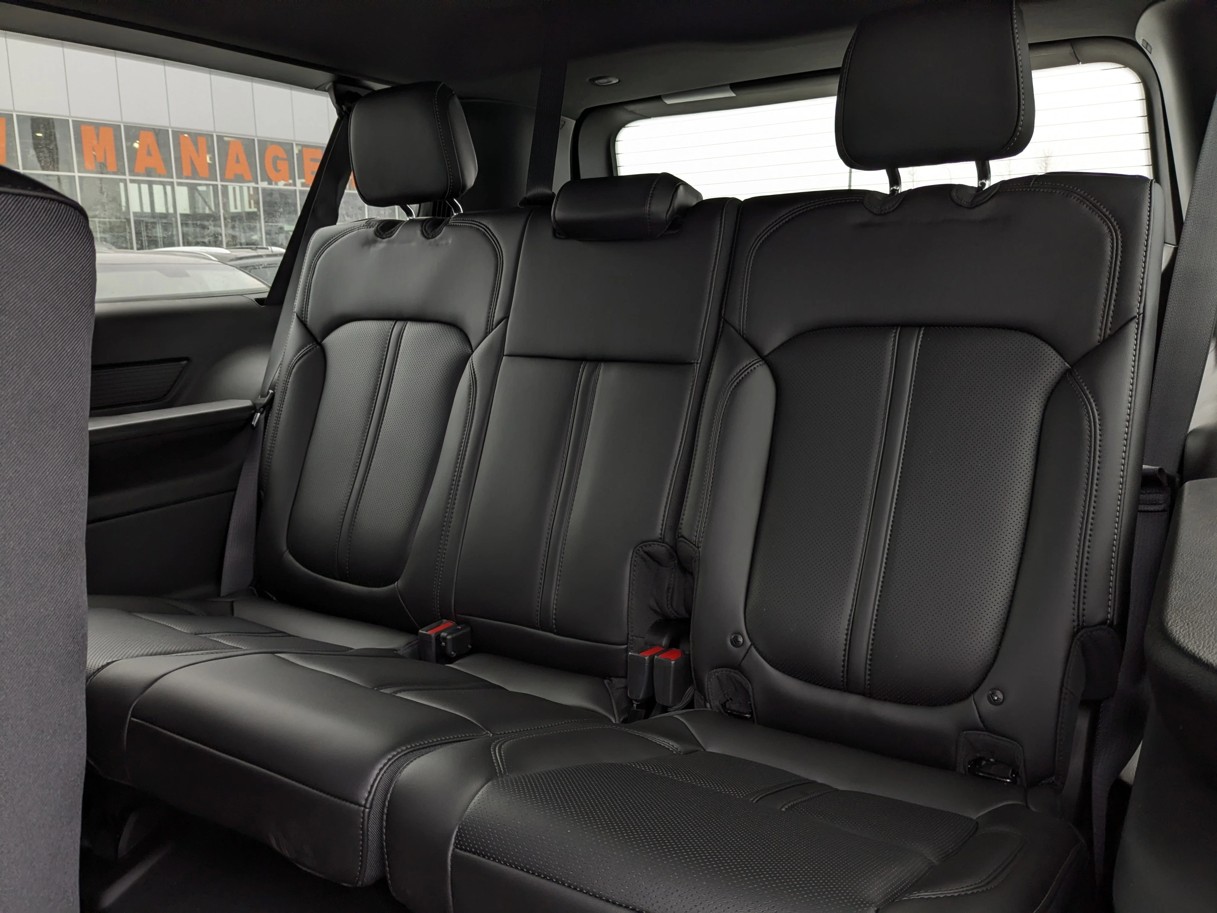 New 2026 Blue Jeep L - Hurricane SO Turbo - 8-Pass Seating - HD Trailer Tow - 12 Display - Vent Seats & More! image 29