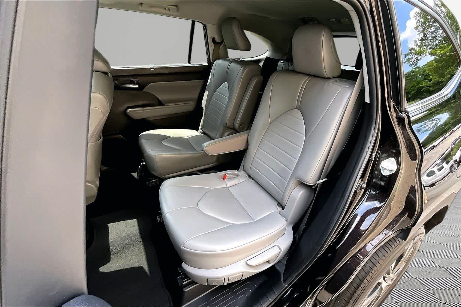 Used 2022 Opulent Amber Toyota XLE image 21