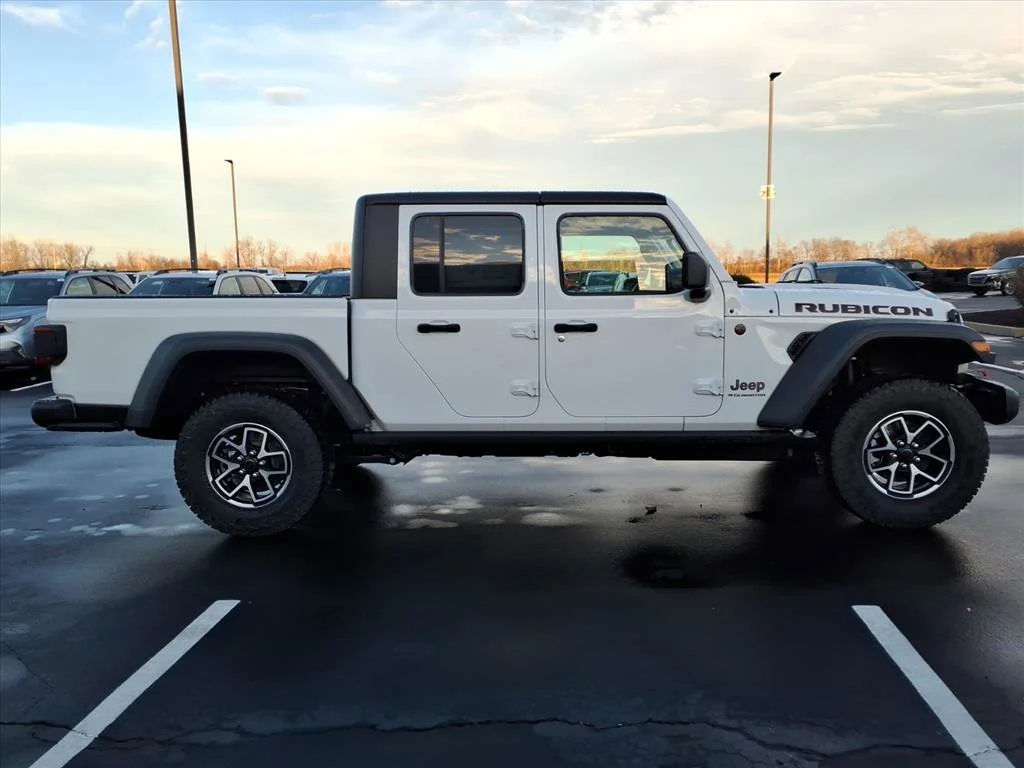 New 2026 Bright White Clear-Coat Exterior Paint Jeep Rubicon image 17