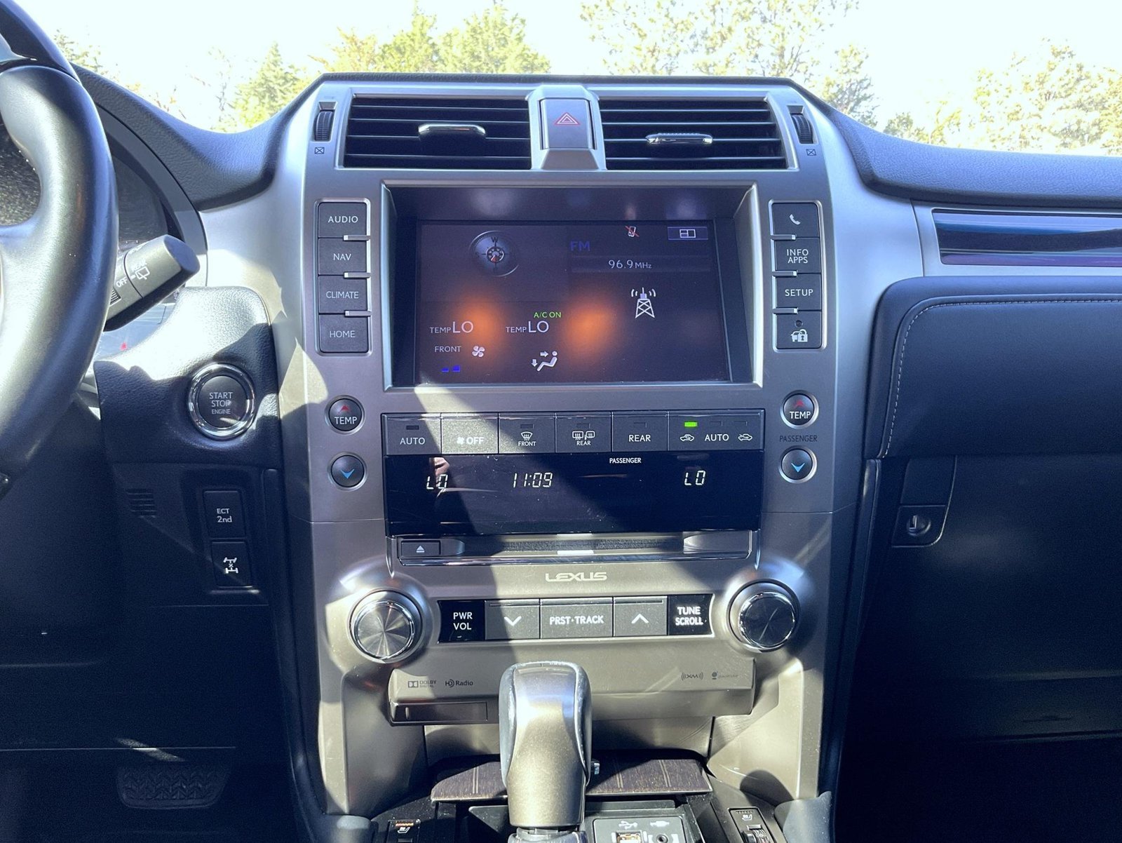 Used 2021 White Lexus 460 image 13