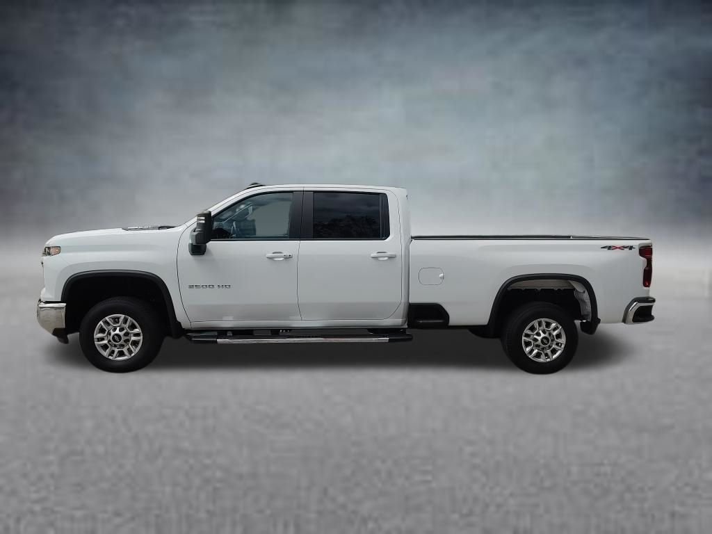 Used 2025 White Chevrolet LT image 4