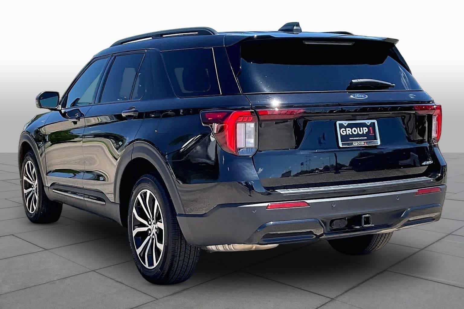 Used 2026 Agate Black Metallic Ford ST-Line image 12