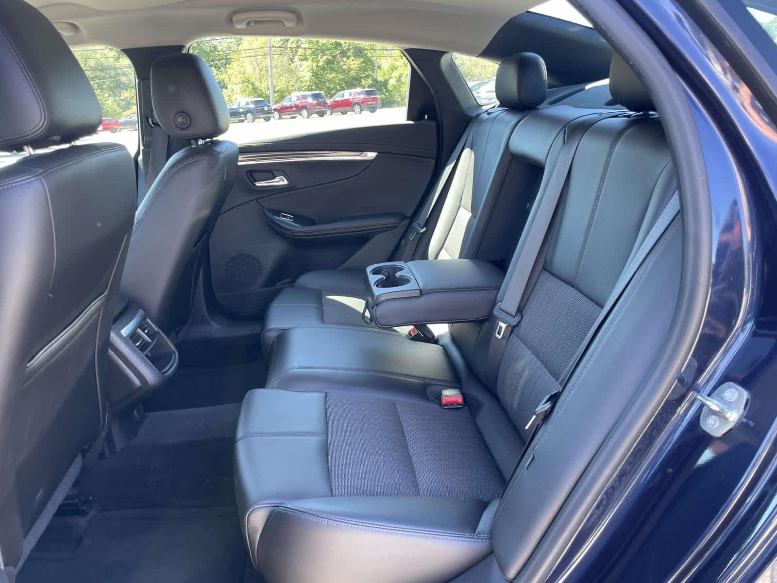 Used 2016 Blue Velvet Metallic Chevrolet LT image 23