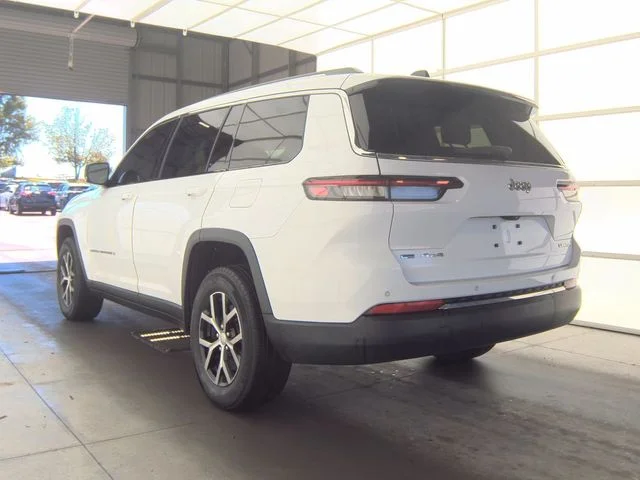 Used 2023 White Jeep Limited image 4