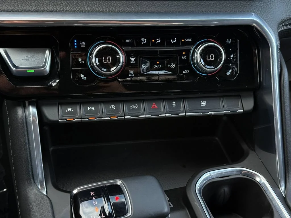 Used 2024 White Frost Tricoat GMC Denali image 29
