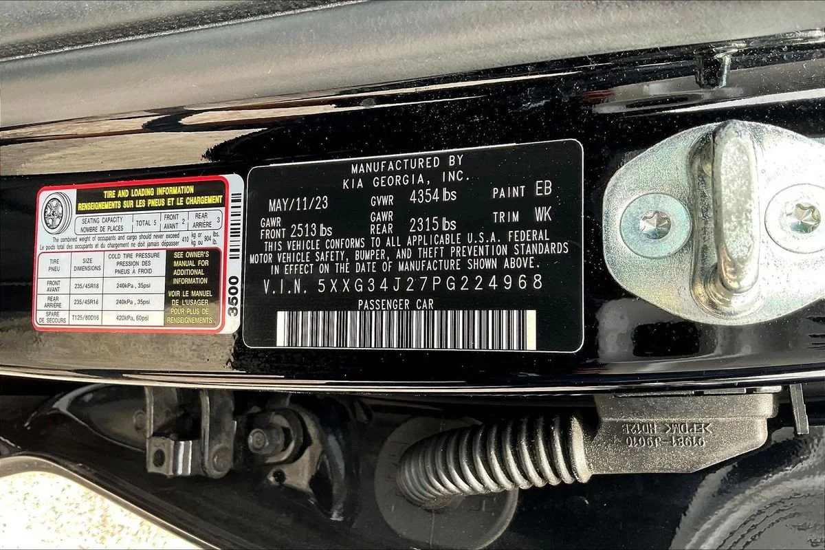 Used 2023  Kia EX image 19