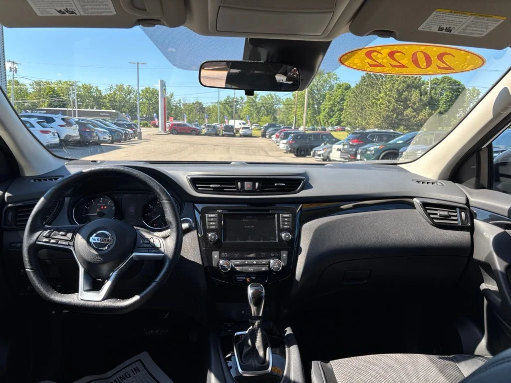 Used 2022 White Nissan SV image 11