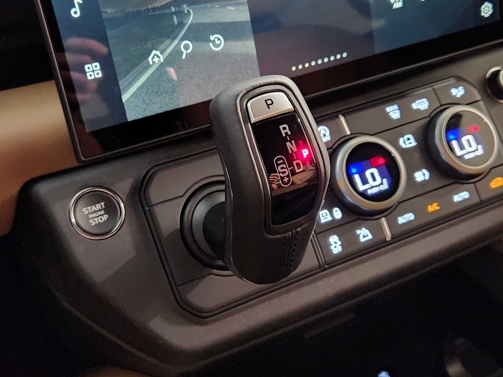 New 2026 Fuji White Land Rover X-Dynamic SE image 19