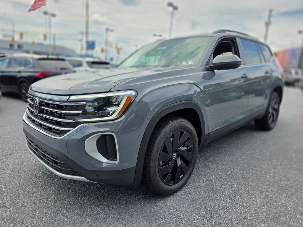 New 2026 Volkswagen Atlas SE w/Technology 4D Sport Utility in