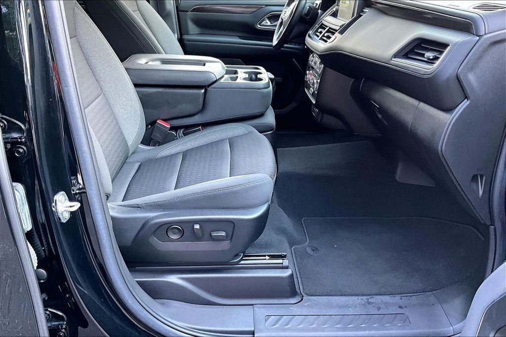 Used 2022 Black GMC SLE image 7
