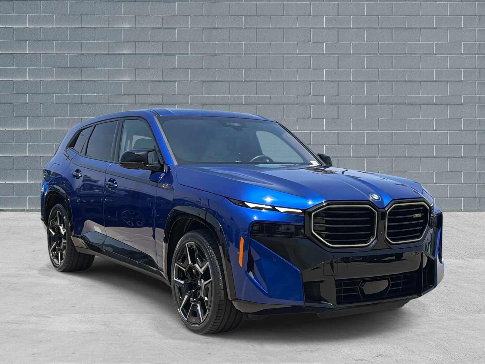 2023 BMW XM -'s photo