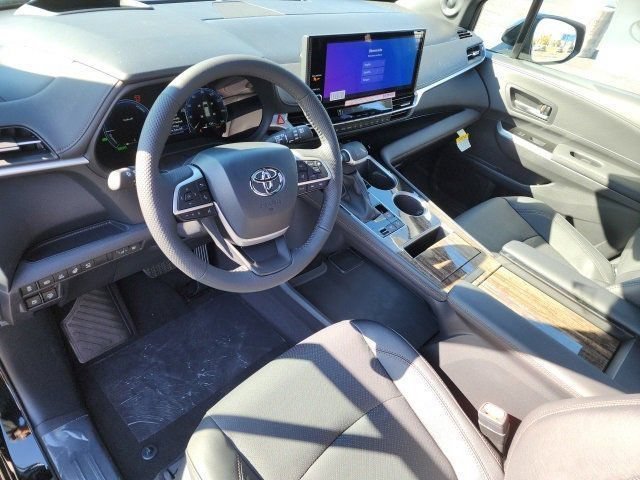 Used 2025 Midnight Black Metallic Toyota Platinum image 27