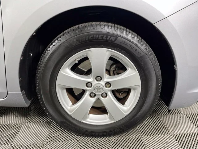 Used 2015 Silver Toyota LE image 9