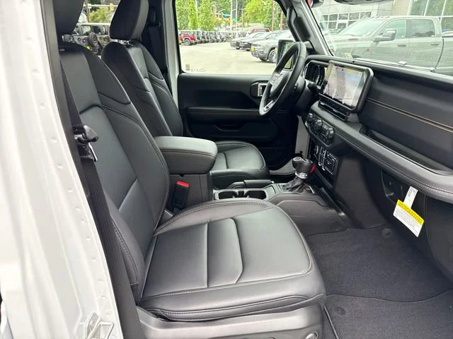 New 2026 Bright White Clear-Coat Exterior Paint Jeep Sahara image 9