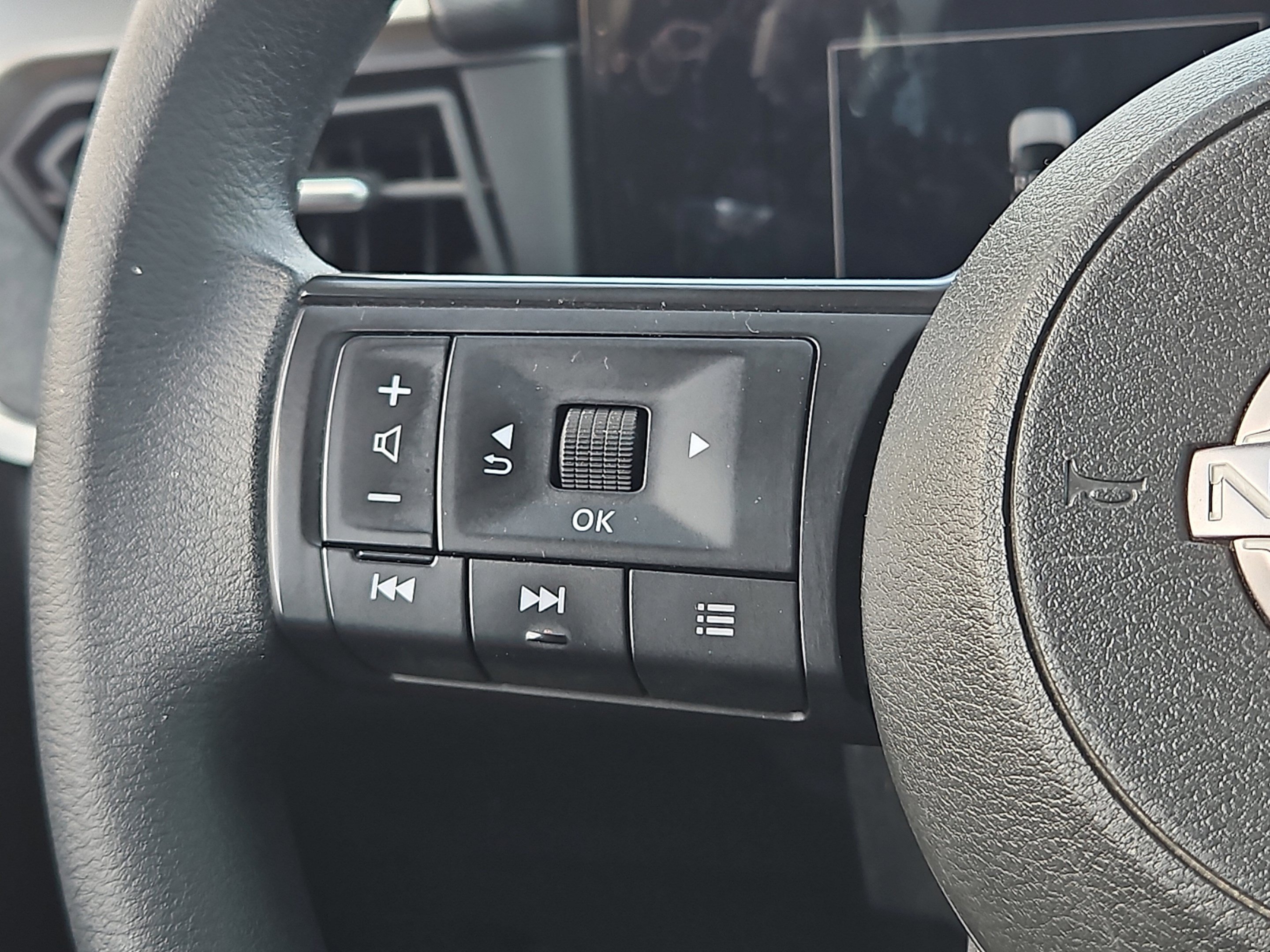 Used 2025 Super Black Nissan SV image 15