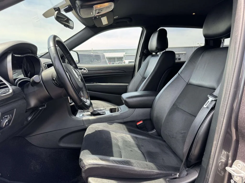 Used 2021 Gray Jeep Laredo X image 12