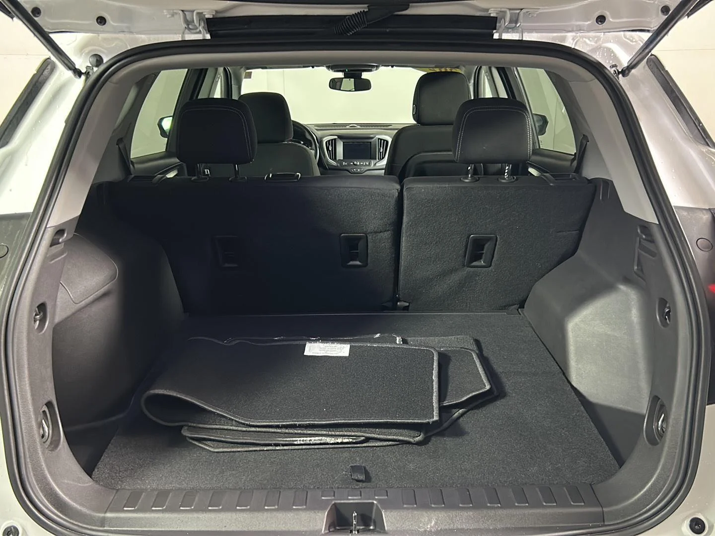 Used 2024 Summit White GMC SLE image 8