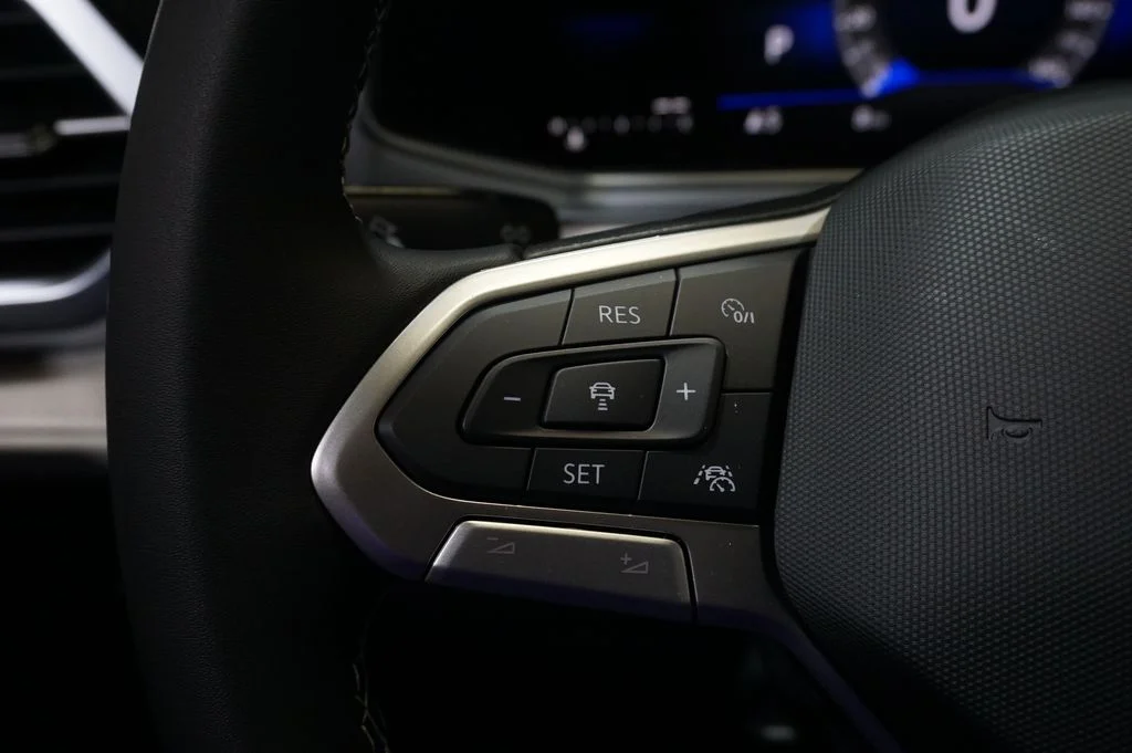 New 2026 Black Volkswagen 1.5T SE image 18