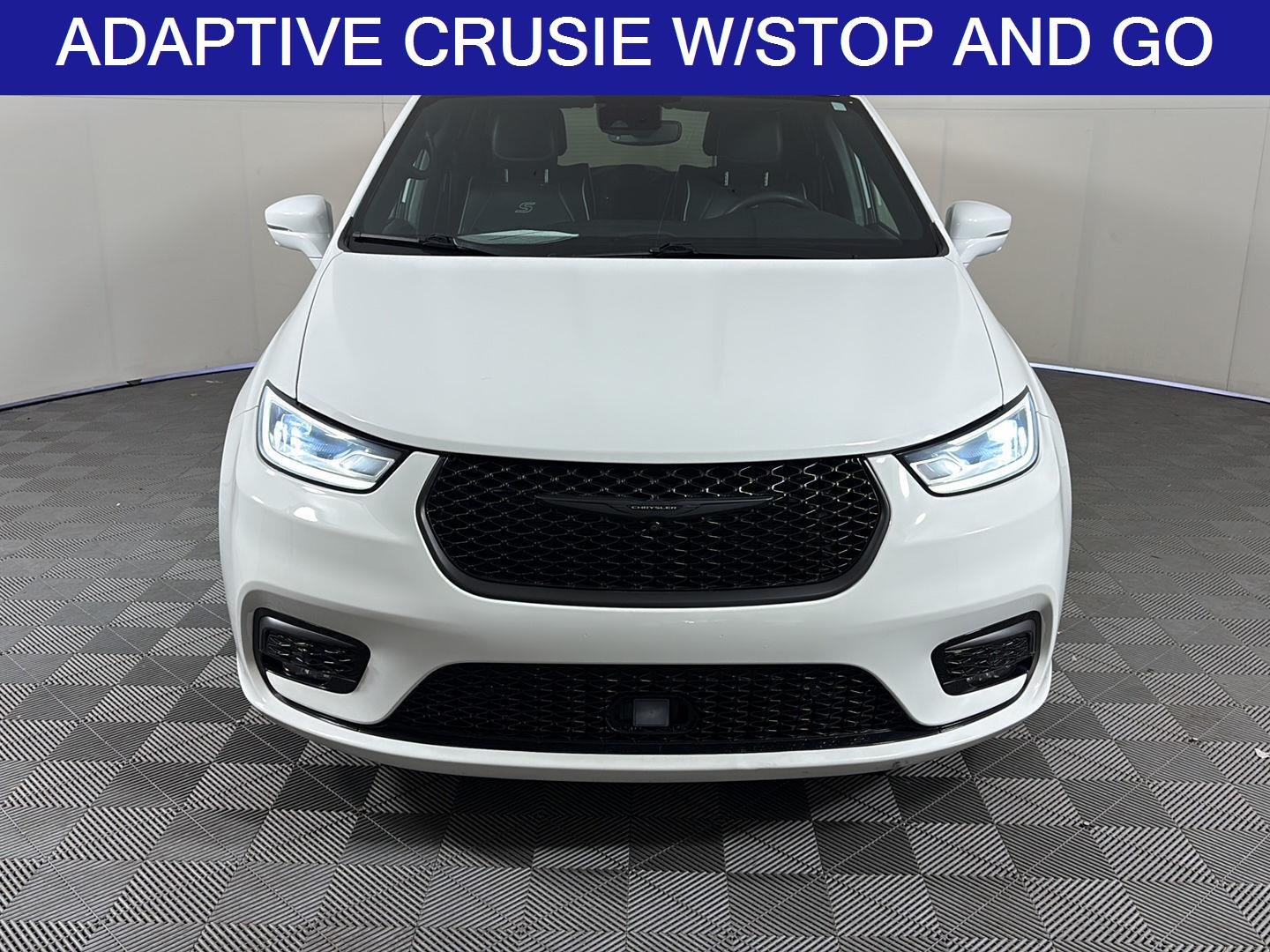 Used 2022 Bright White Clearcoat Chrysler Hybrid Limited image 4