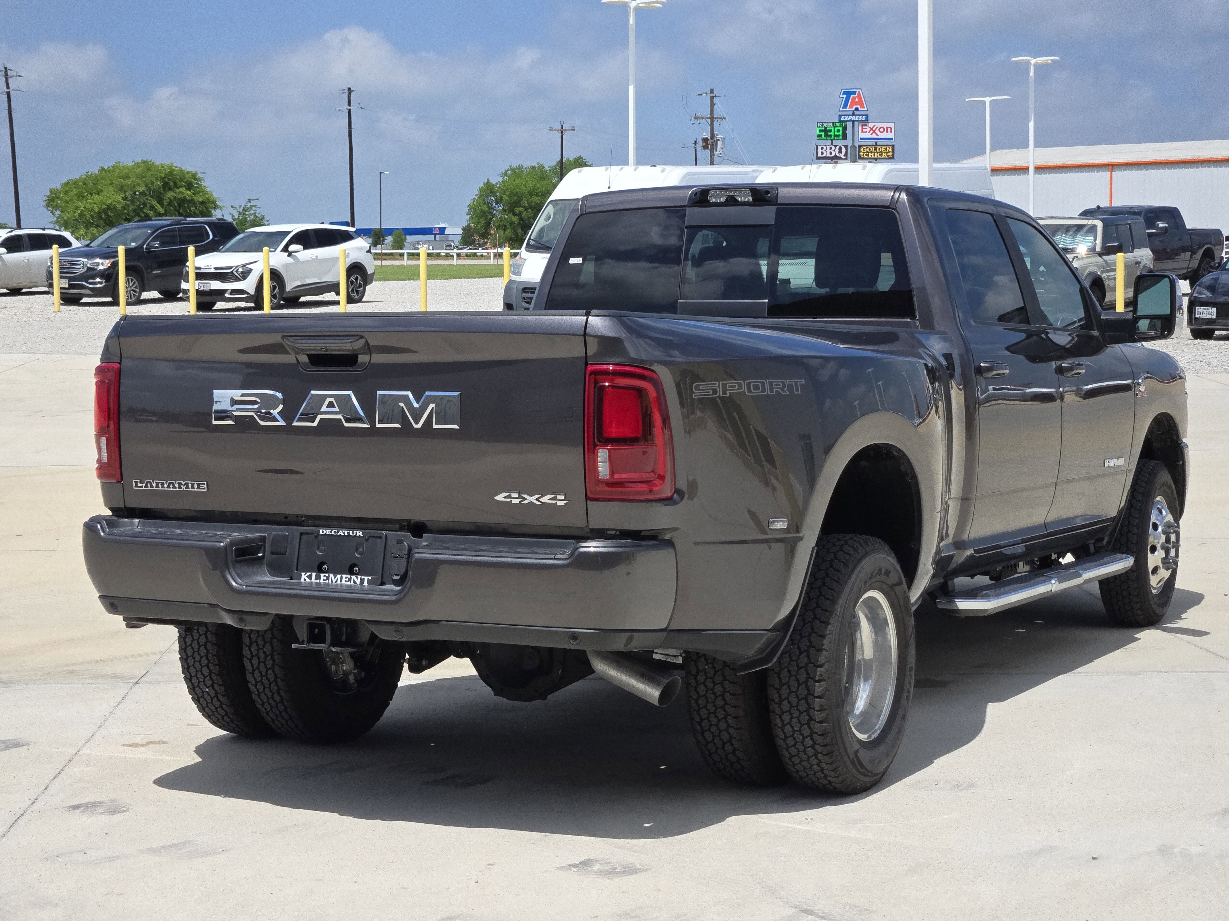 New 2026 Granite Crystal Metallic Clear-Coat Exterior Paint RAM Laramie image 5
