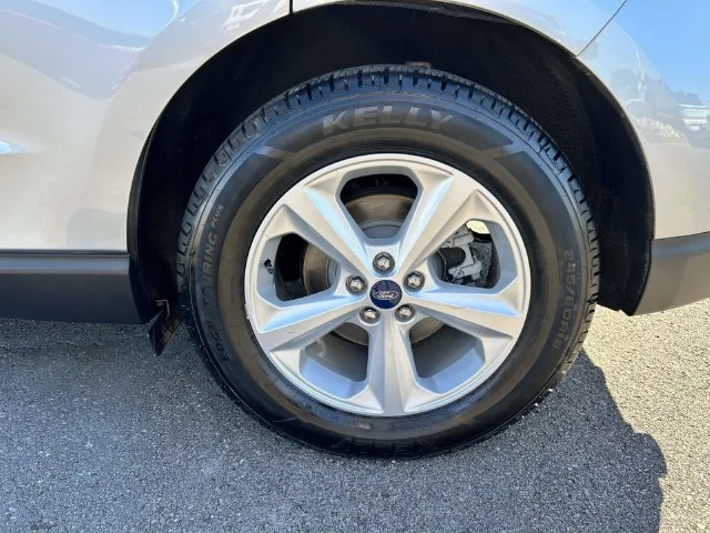 Used 2020 Silver Ford SE image 3