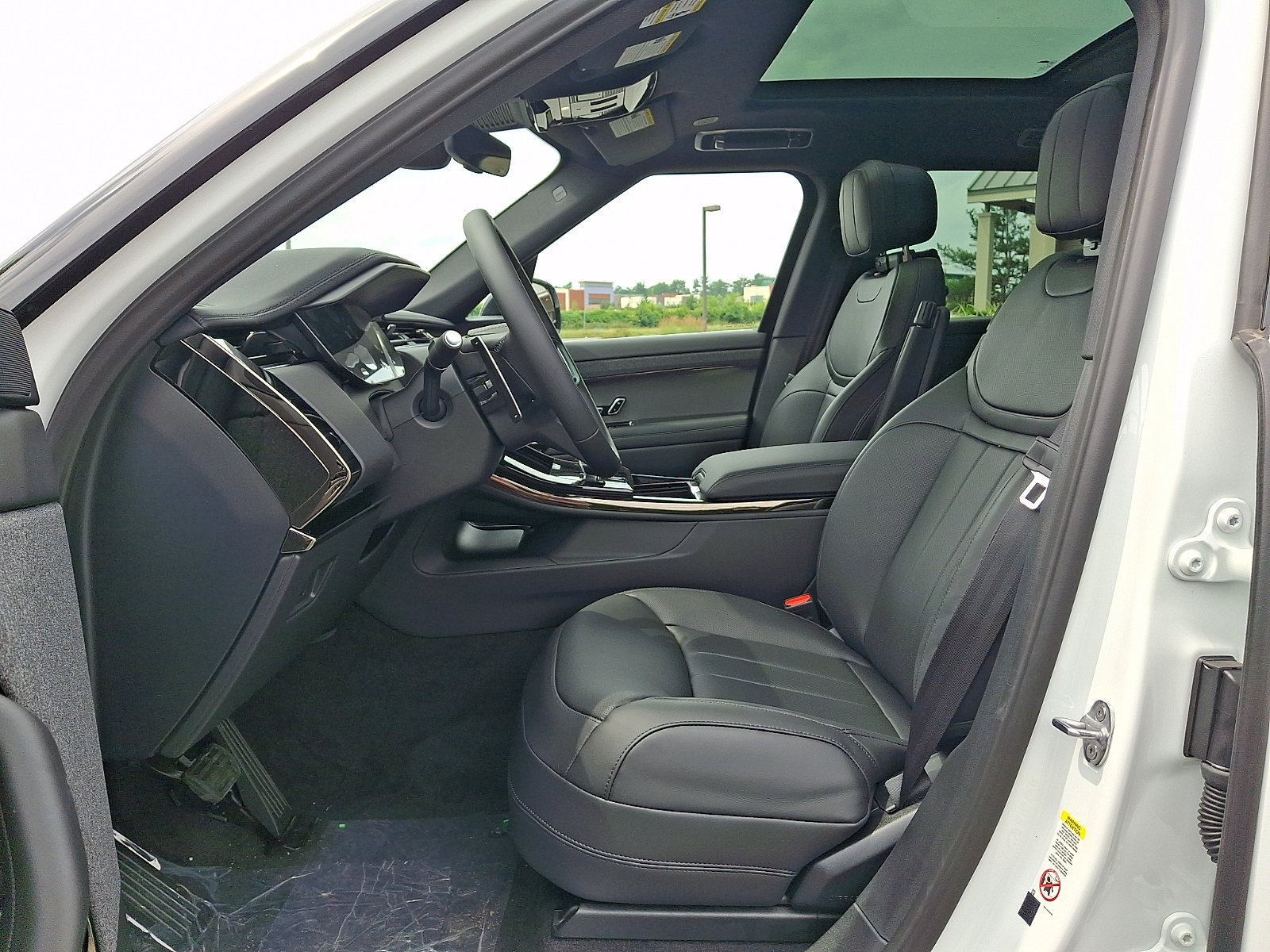 New 2026 Fuji White Land Rover SE image 10