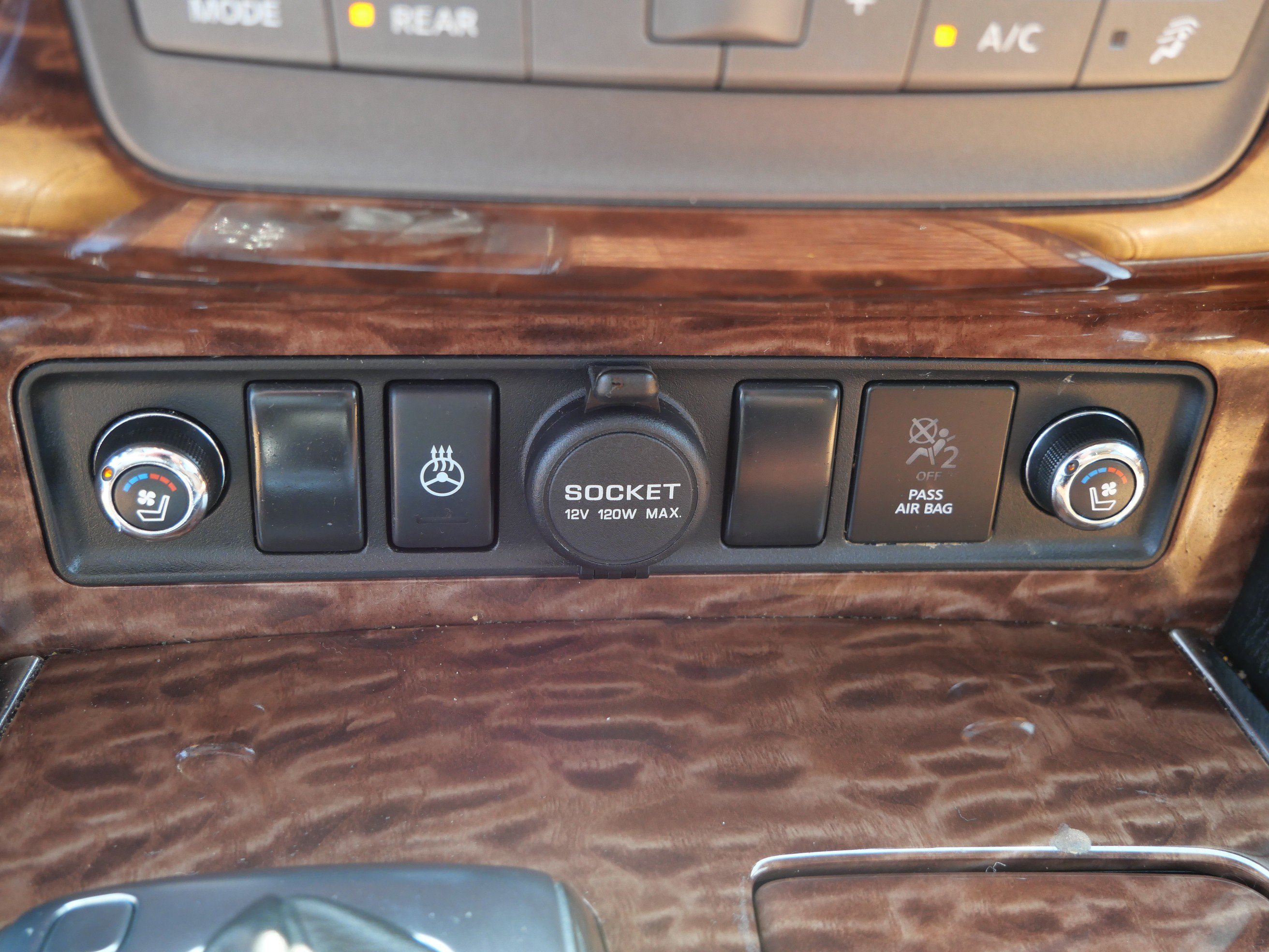 Certified Used 2017 Black Nissan Platinum image 23