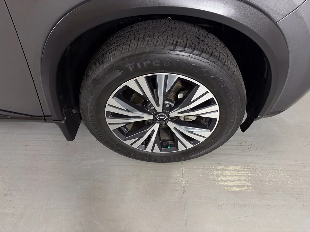 Used 2022 Gray Nissan SV image 10