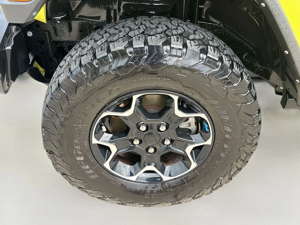Certified Used 2023 High Velocity Clearcoat Jeep Rubicon image 32