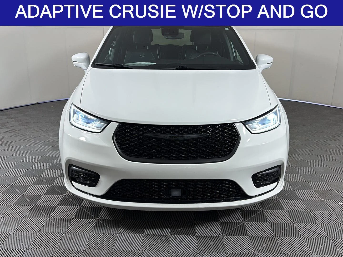 Used 2022 Bright White Clearcoat Chrysler Hybrid Limited image 4