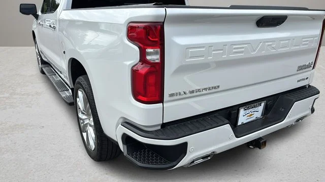 Used 2022 Beige Chevrolet High Country image 38
