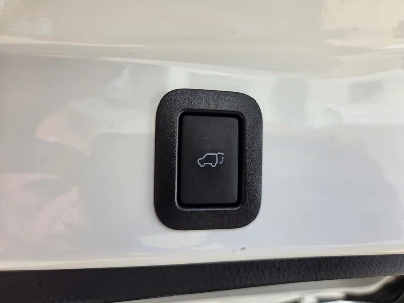 Used 2018 Blizzard Pearl TOYOTA LIMITED PLATINUM V6 AWD image 21