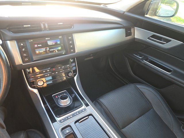 Used 2016 Celestial Black Jaguar 35t Prestige image 15