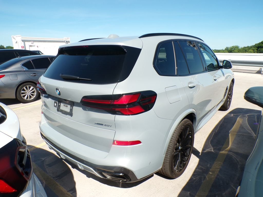 Used 2026 Gray BMW xDrive40i image 3