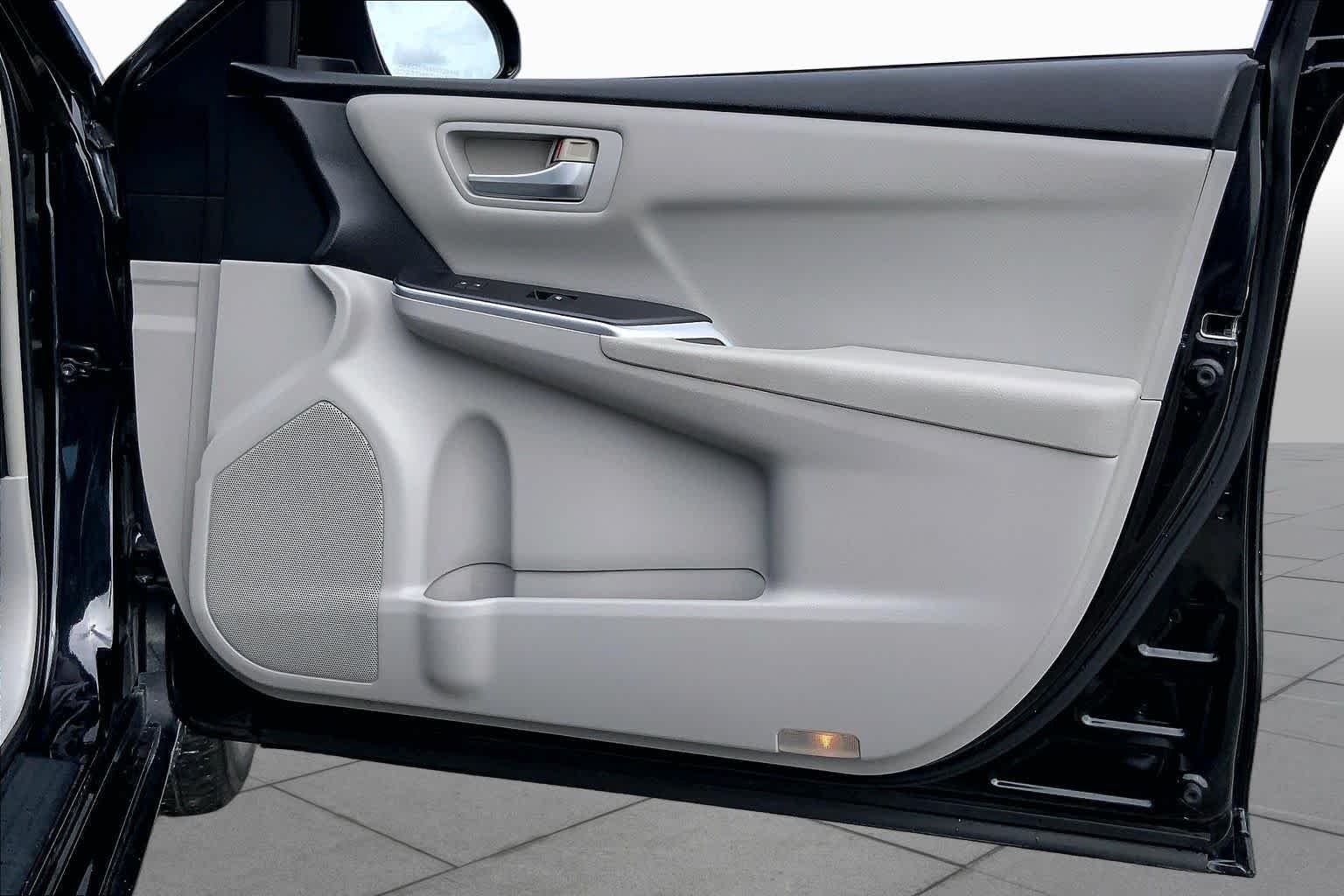 Used 2015 Attitude Black Toyota LE image 22