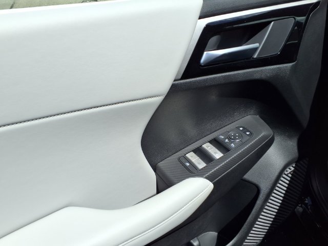 New 2026 Black Mitsubishi SE image 8