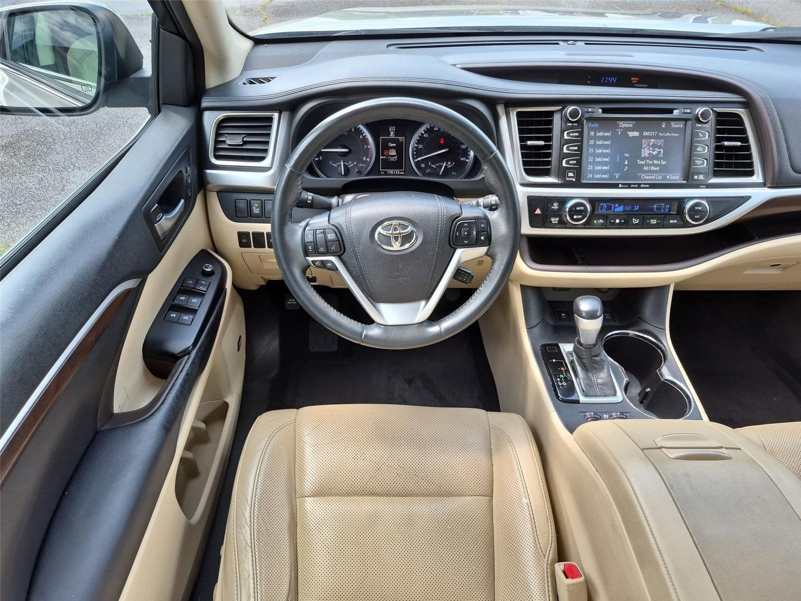 Used 2016  Toyota Limited image 34