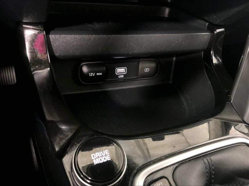 Used 2023 White Kia S image 26
