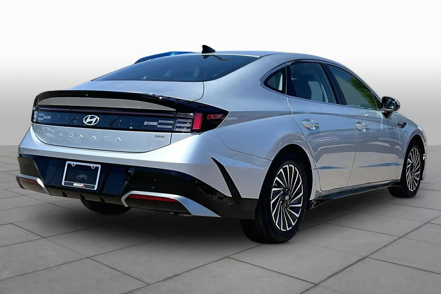 Used 2024 Aero Silver Hyundai SEL image 13