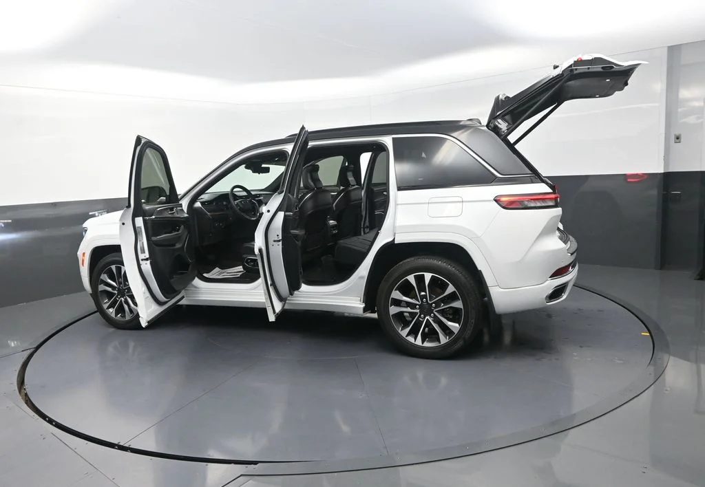 Used 2024 White Jeep Overland image 36