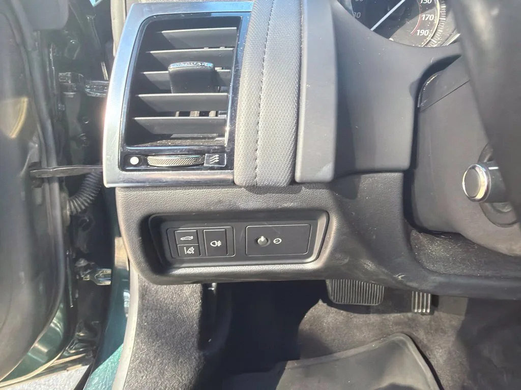 Used 2019 Green Jaguar P300 image 22