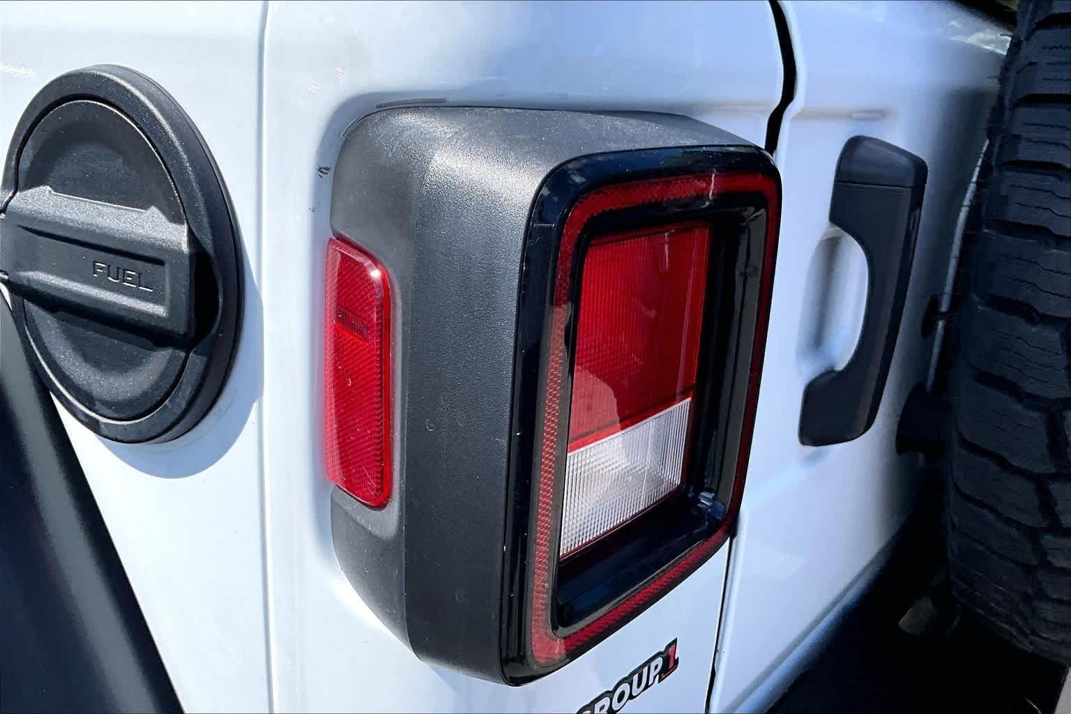 Used 2022 Bright White Clearcoat Jeep Unlimited Rubicon image 51