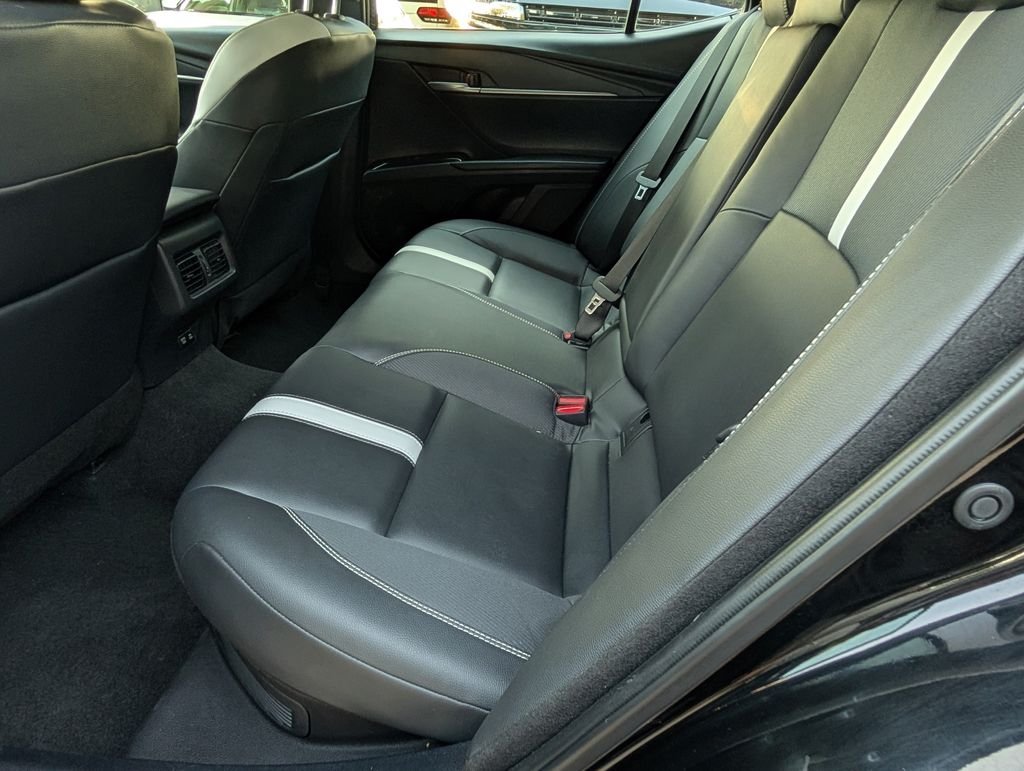 Used 2025  Toyota LE image 19