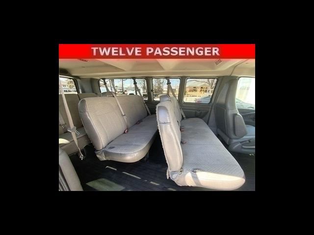 2022 Chevrolet Express Passenger LS - Photo 16