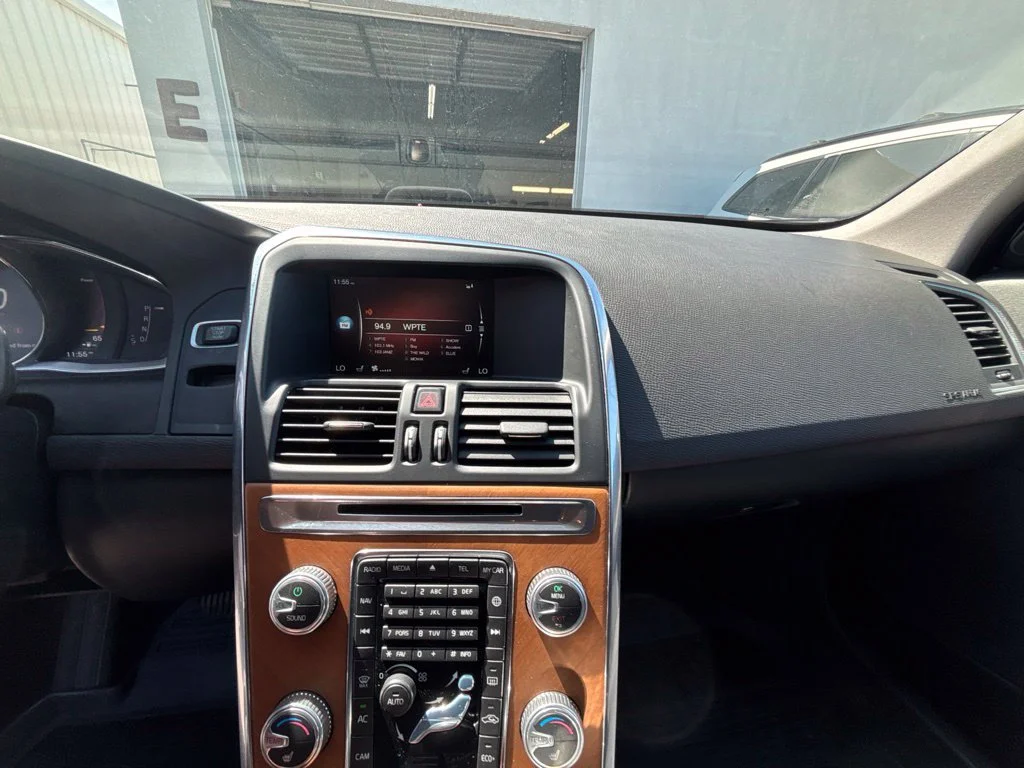 Used 2017 Silver Volvo T5 Inscription image 13