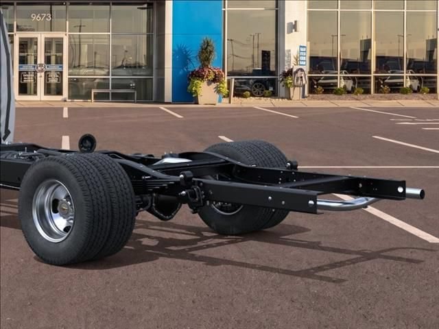 New 2026 Summit White Chevrolet 1WT image 11