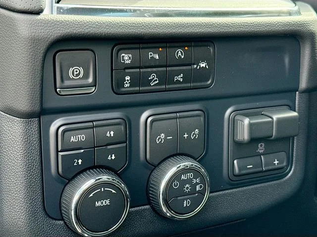 2025 Chevrolet Tahoe Premier - Photo 13